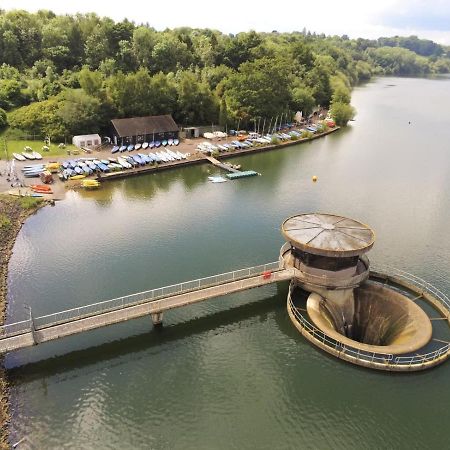 Quirky Vintage Horsebox Conversion With Stunning Views Of Ardingly Reservoir バルカム エクステリア 写真