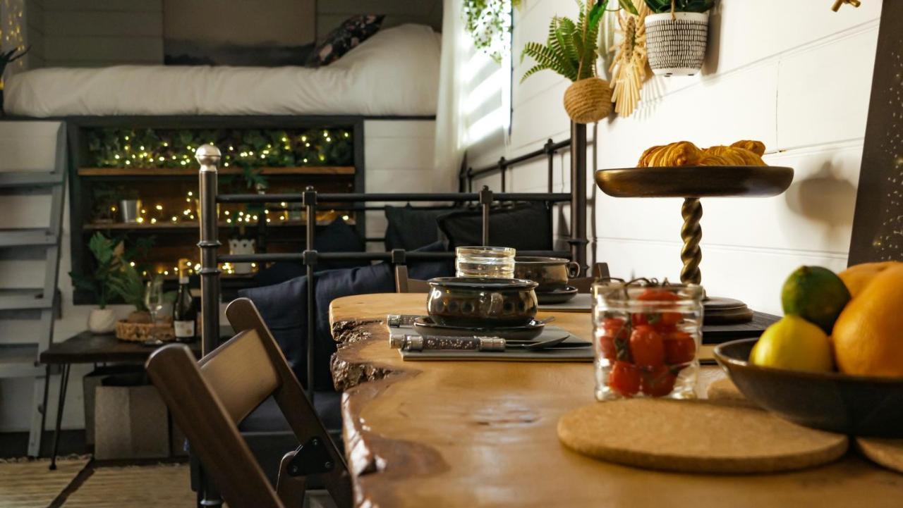 Quirky Vintage Horsebox Conversion With Stunning Views Of Ardingly Reservoir バルカム エクステリア 写真