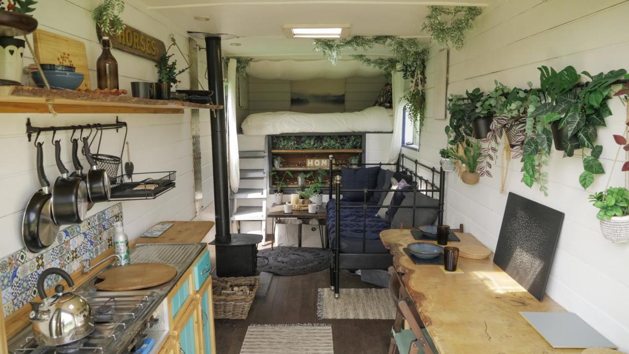 Quirky Vintage Horsebox Conversion With Stunning Views Of Ardingly Reservoir バルカム エクステリア 写真