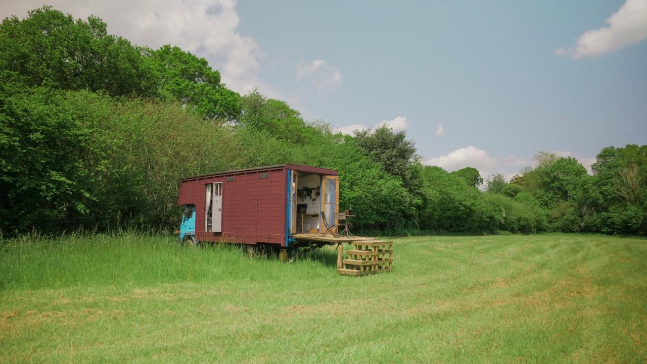 Quirky Vintage Horsebox Conversion With Stunning Views Of Ardingly Reservoir バルカム エクステリア 写真