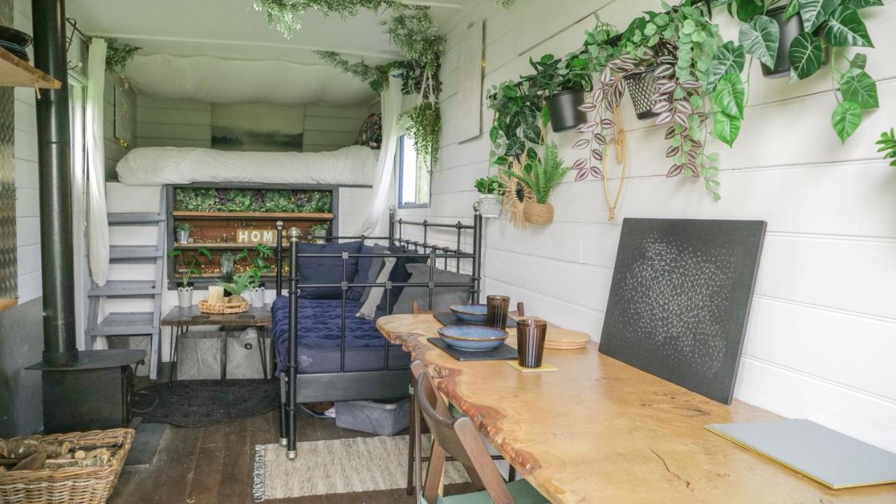 Quirky Vintage Horsebox Conversion With Stunning Views Of Ardingly Reservoir バルカム エクステリア 写真