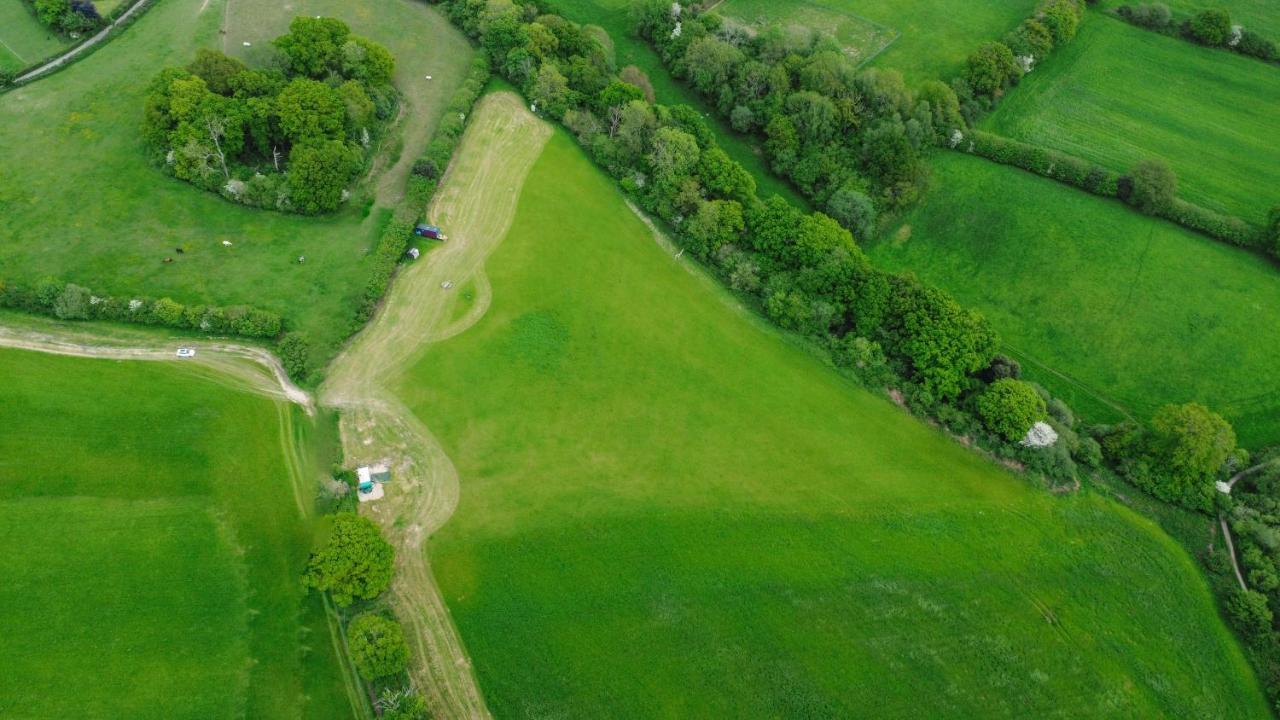 Quirky Vintage Horsebox Conversion With Stunning Views Of Ardingly Reservoir バルカム エクステリア 写真
